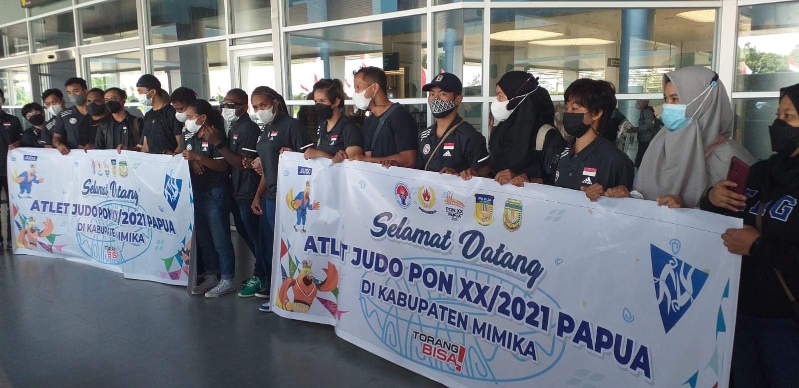 Atlet yudo Papua tiba di Bandara Mozes Kilangin Timika.