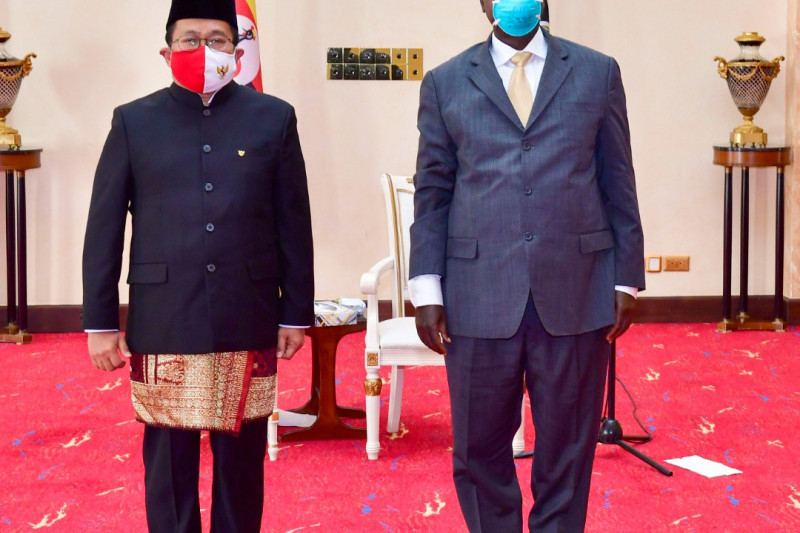 Duta Besar RI untuk Uganda Mohamad Hery Saripudin (kiri) bertemu Presiden Uganda Yoweri Museveni (kanan)