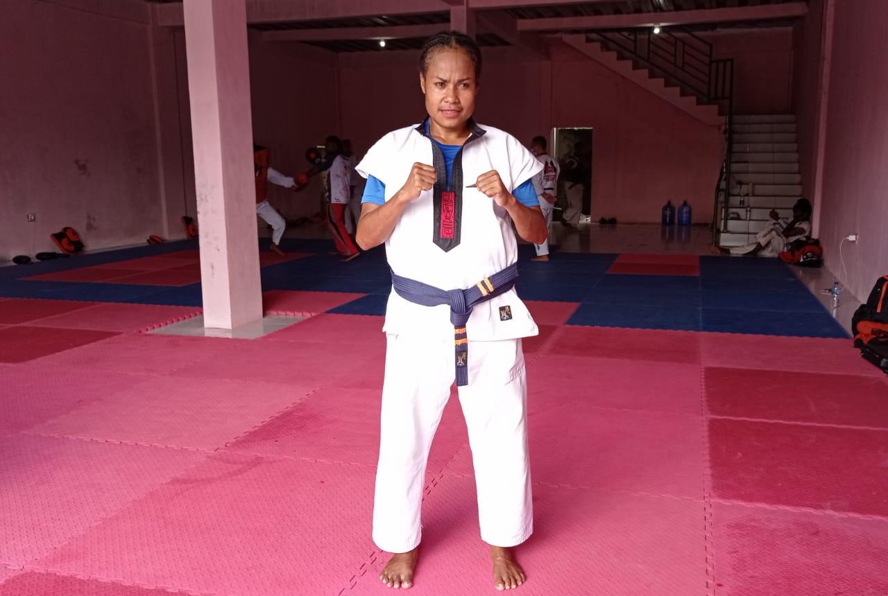 Akdamina Susana Epa, Atlet Tarung Derajat Papua saat berlatih tengah berlatih. (Foto : Humas PPM/ Rahmat Julaini)