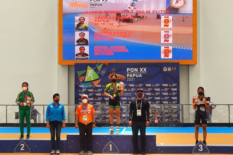 Atlet sepatu roda asal Maluku Utara Nurul Nazwa menyumbangkan medali perdana berupa perunggu di PON Papua, Kamis (30/9/2021).