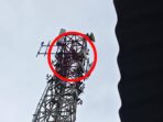 Ditinggal Pacar Nikah, Supir Depot Air di Timika Hendak Bunuh Diri dari Atas Tower Telkomsel Setinggi 43 Meter