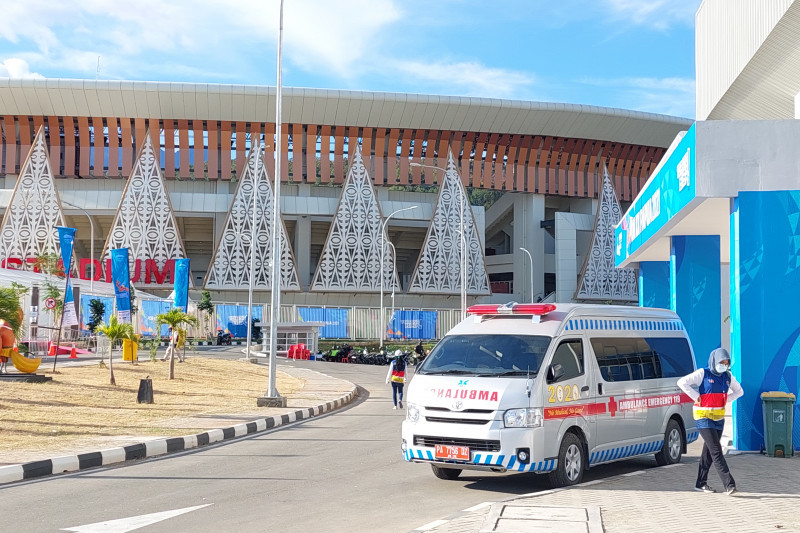 Sebanyak dua mobil mini ICU, lima ambulans untuk evakuasi, dan dua ambulans rujukan. akan siaga selama upacara pembukaan PON Papua di Stadion Lukas Enembe, Kabupaten Jayapura, Sabtu (2/10/2021)