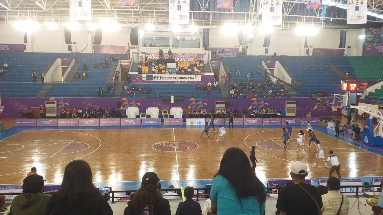 Pertarungan basket Putri Papua versus DKI Jakarta.