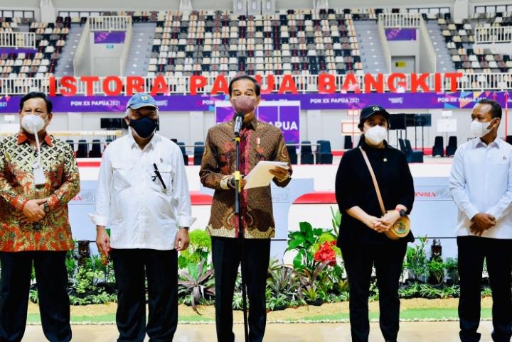 Presiden Jokowi menandatangani prasasti peresmian "venue" PON XX Papua di Istora Papua Bangkit, Kabupaten Jayapura pada Sabtu (2/10/2021)