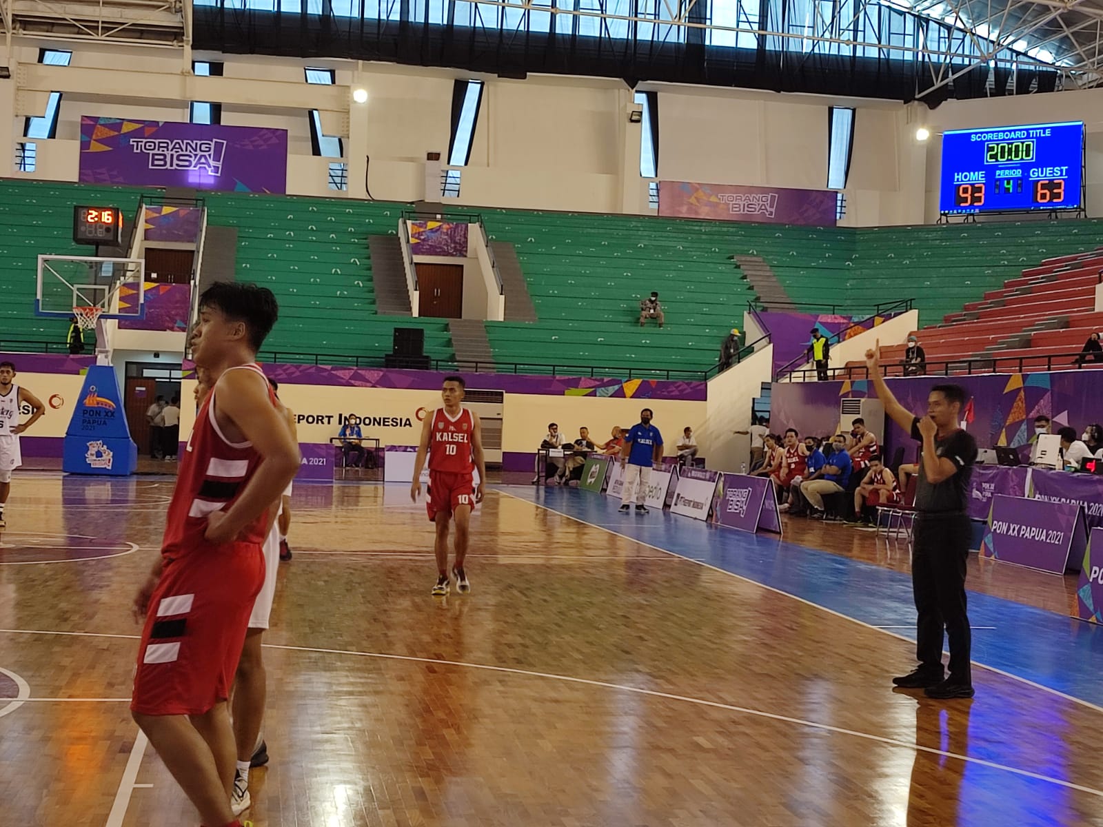 Tampak papan score Cabor basket berubah dari pertandingan sebelumnya kemarin. (Foto : Humas PPM Ryeno guritno)