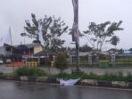 Hujan, Umbul-umbul PON XX di Jalan Cenderawasih Timika Bertumbangan, Listrik MSC Padam