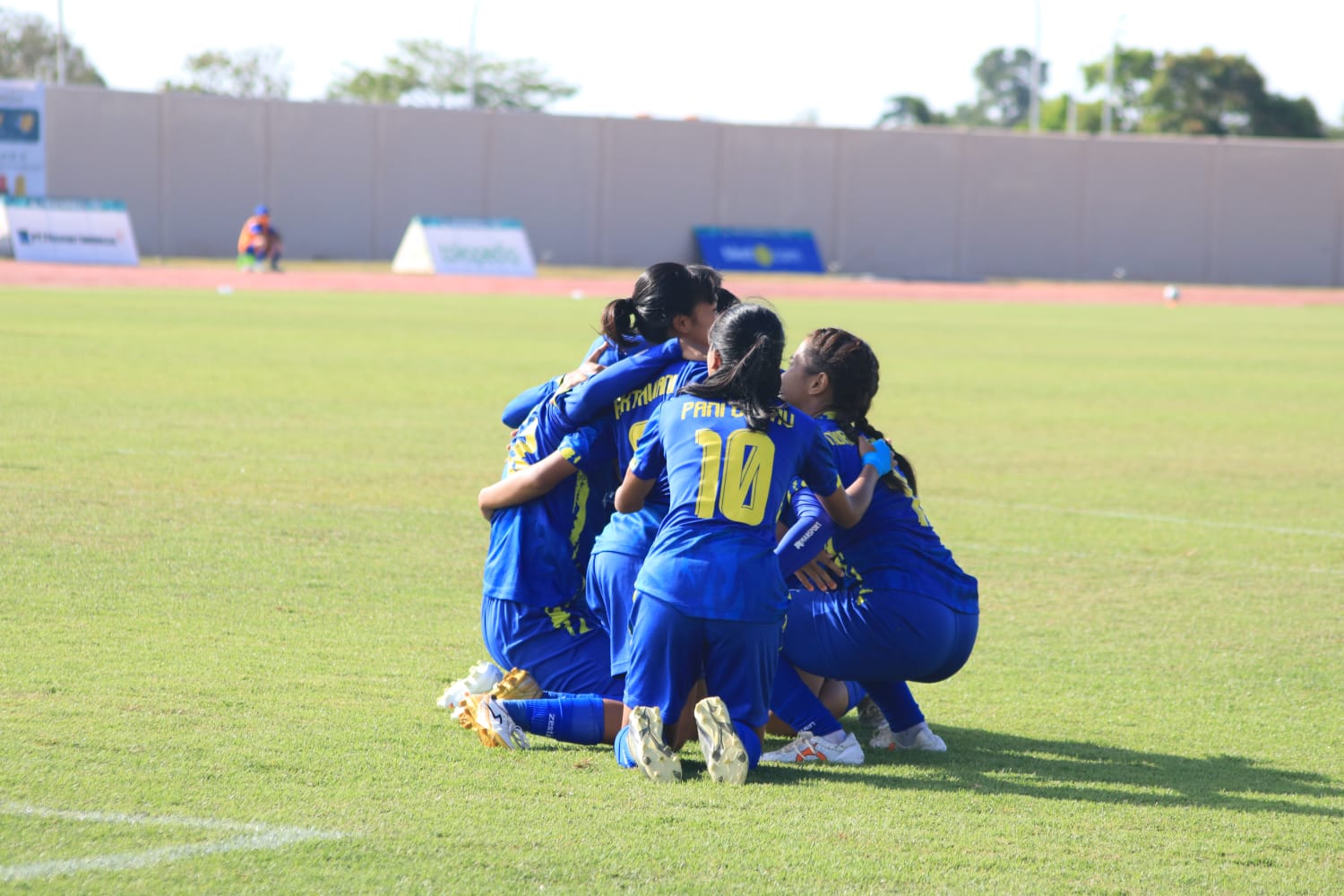 Celebrasi gol anak-anak pasukan biru, Jabar. (Foto: Humas PB PON Papua/Jhon)
