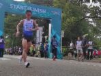 Meskipun Usai Sakit Tipes, Hendro Berhasil Sabet Medali Emas di Nomor Jalan Cepat