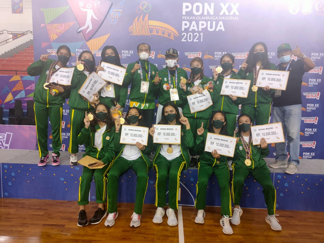 Tim basket putri Jawa Timur meraih medali emas/Foto: Sitha/humasPPM