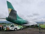 Pesawat cargo Jayawijaya Dirgantara alami insiden saat mendarat di bandara Sentani, Kabupaten Jayapura, Jumat (22/10). 
