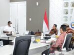 Pertemuan Bupati Biak Numfor Herry Ario Naap S.Si, M.Pd dengan Menteri Kelautan dan Perikanan Sakti Wahyu Trenggono membahas tahapan pembangunan perikanan terintegrasi di Kabupaten Biak Numfor, Papua.