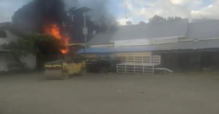 Gedung sekitar Kantor Airnav sedang terbakar.