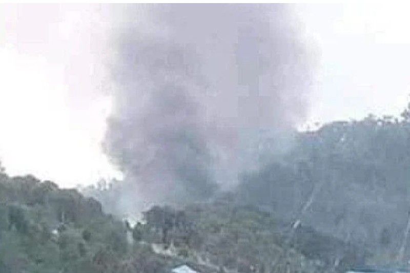 Kebakaran akibat ulah gerombolan bersenjata di sekitar kawasan Bandara Bilogai, Distrik Sugapa, Kabupaten Intan Jaya, Papua, Jumat (29/10).