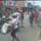 Para relawan sub PB PON Klaster Mimika memalang ruas Jalan Hasanuddin