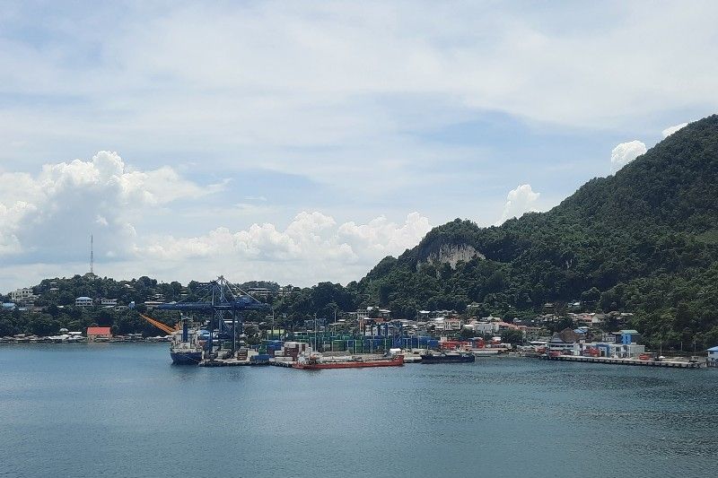 Pelabuhan Jayapura yang menjadi salah satu pintu keluar masuknya warga di Papua.