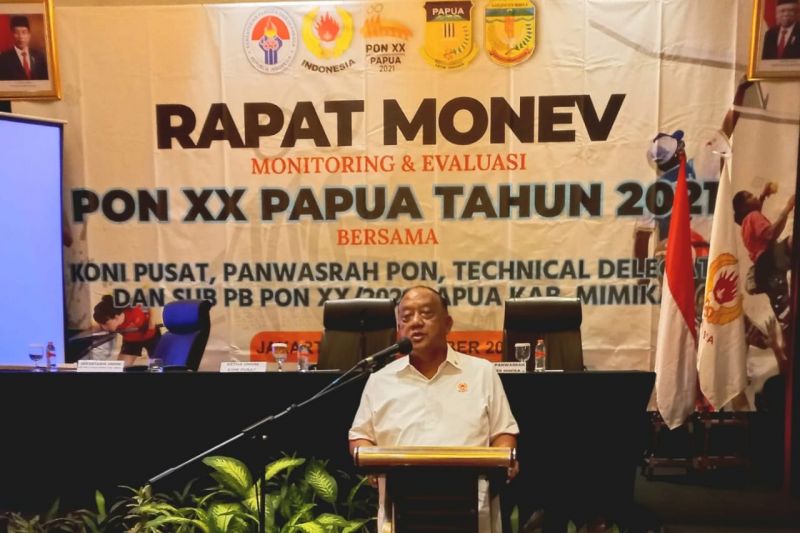 Ketua Umum KONI Pusat Marciano Norman saat hadir dalam Rapat Monitoring & Evaluasi PON XX Papua Tahun 2021 di Hotel Red Top, Jakarta, Jumat (3/12/2021)