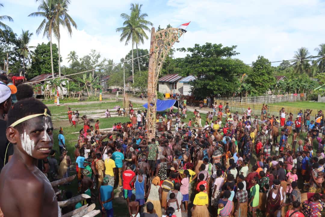 Kemeriahan Pesta Karapao di Kampung Kamora Distrik Mimika Tengah