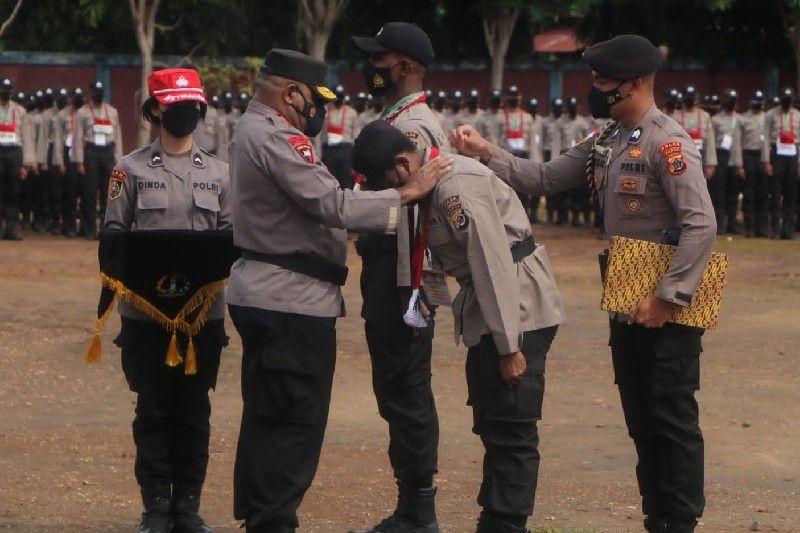 Kapolda Papua Irjen Pol Mathius Fakhiri saat membuka binlat bagi 2.400 bintara Polri di SPN Jayapura, Senin (3/1).
