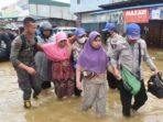 Evakuasi korban banjir di Kota Jayapura