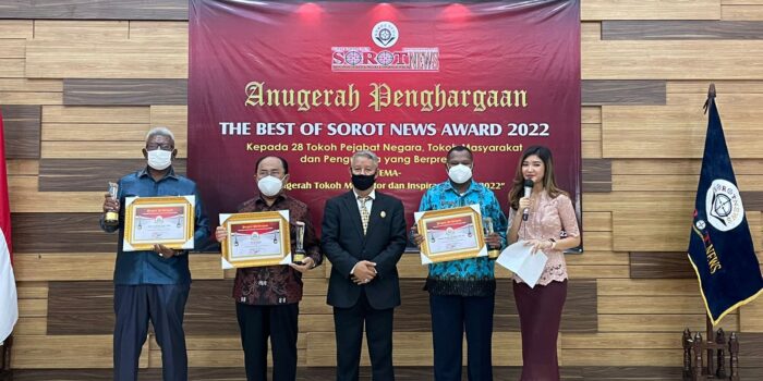 Wakil Bupati Mimika Bersama 27 Pejabat Negara dan Tokoh Nasional Raih Penghargaan Sorot News Award 2022, Ini Keberhasilannya