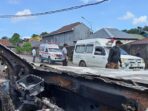 Proses pemindahan 17 jenazah korban jiwa dalam peristiwa pertikaian dua kelompok warga di Sorong, Papua Barat, Selasa.