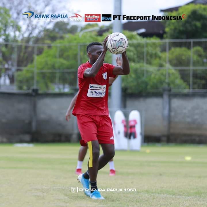 Tim Persipura saat latihan