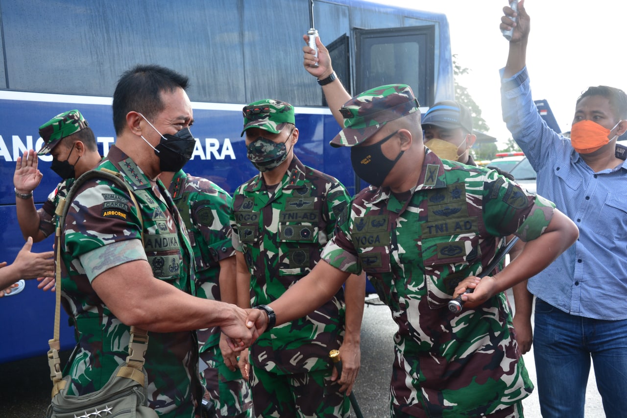 Panglima TNI, Jenderal Andika Perkasa saat melakukan kunjungan kerja di Kabupaten Mimika, pekan lalu.