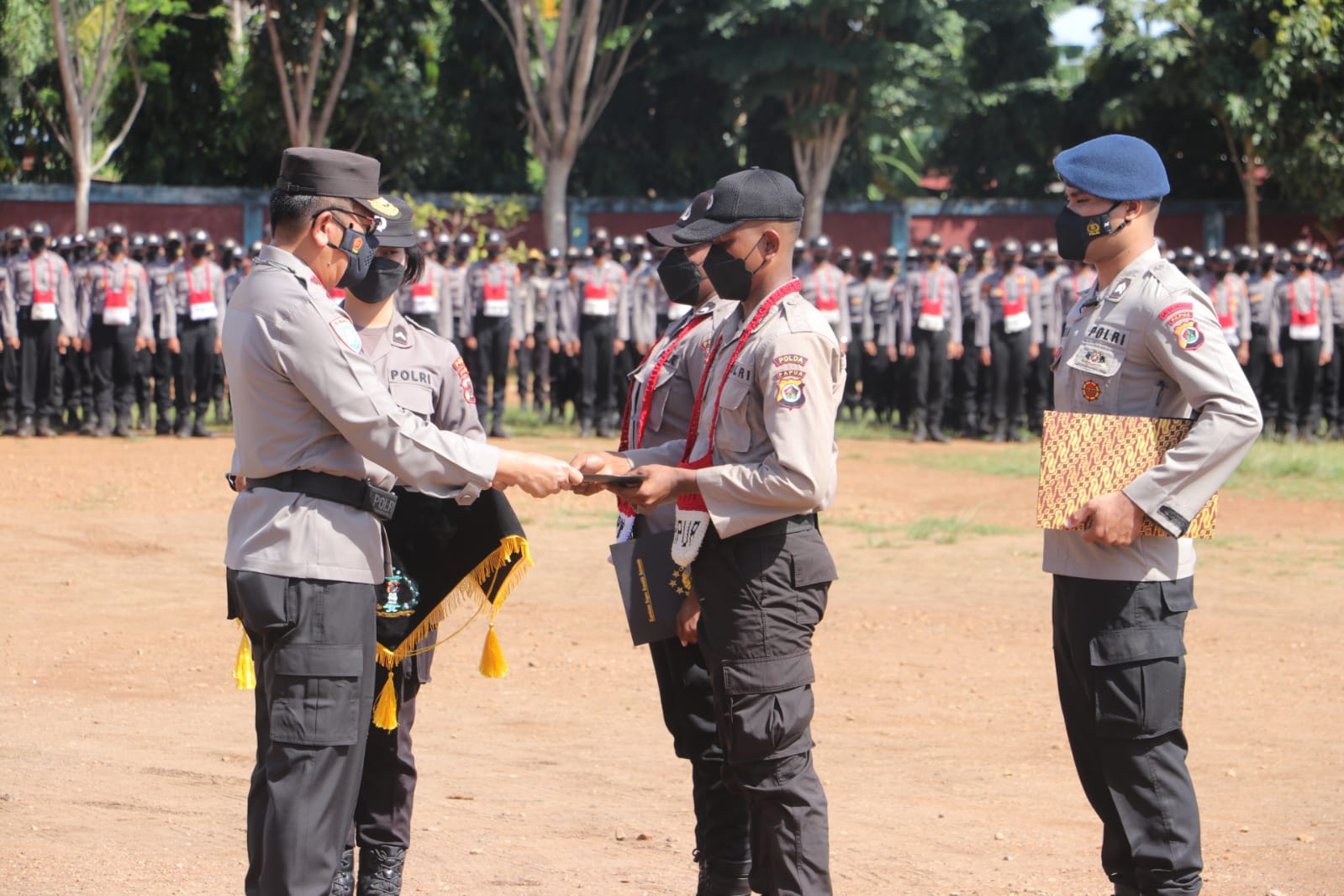 Wakapolda Papua Brigjen Pol Dr. Eko Rudi Sudarto saat memimpin upacara di SPN Polda Papua.