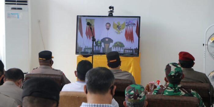 Lewat Zoom Meeting Presiden Jokowi Pantau Pelaksanaan Vaksinasi di Papua, Minta Utamakan Kelompok Lansia