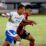 Foto:Twitter/@Liga1Match. Nampak pemain Persib Bandung berjibaku dengan pemain Persipura Jayapura dalam laga Liga 1 2021/2022, Jumat (18/2)