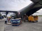 Bantu Stabilkan Harga, Didrop Hercules, TNI AU Distribusi Minyak Goreng ke Empat Wilayah di Papua