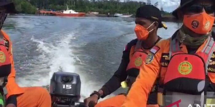 Tim SAR Cari Motoris Ojek Laut Hilang di Muara Pomako