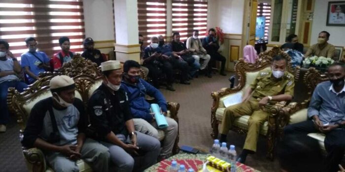 Protes Pembredelan Media, Puluhan Awak Media Geruduk Ruangan Wakil Bupati Bone
