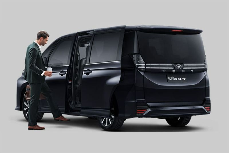 Toyota All-new Voxy.