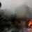 Pemadam kebakaran memadamkan api di sebuah rumah yang terbakar setelah serangan terbaru, di wilayah yang dikuasai separatis Donetsk, Ukraina, Snein (28/2/2022).