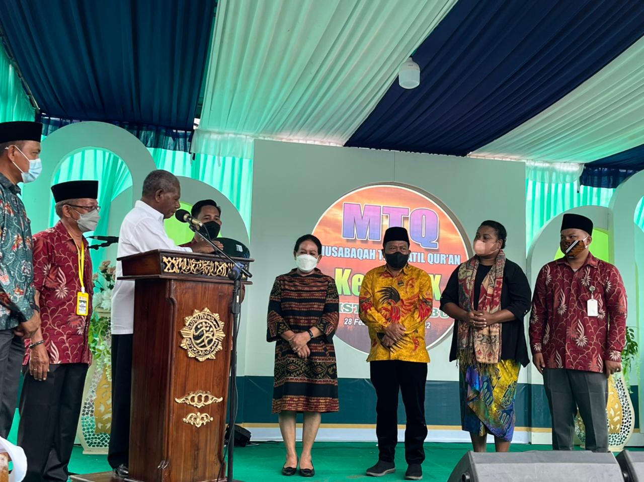 Bupati Kabupaten Jayapura, Mathius Awoitauw saat membuka MTQ ke XXIX Tingkat Distrik Waibu Tahun 2022.
