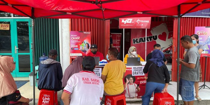 Telkomsel Hadirkan Posko Mamayo, Ajak Pelanggan di Tiga Kabupaten Segera Migrasi Kartu uSIM