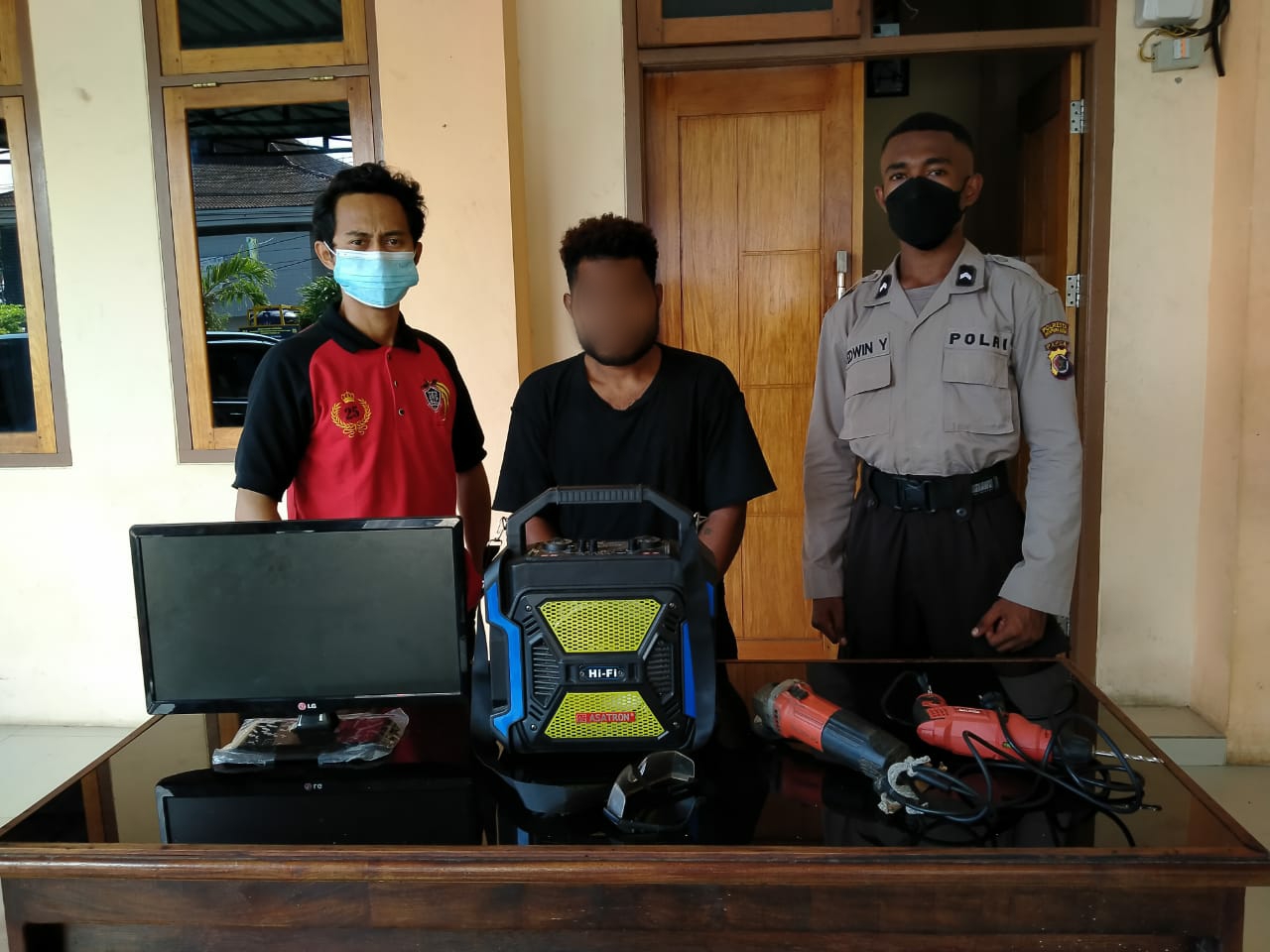Polsek Abepura meringkus satu orang pemuda pelaku pencuri di Kantor Perbakin Provinsi Papua.