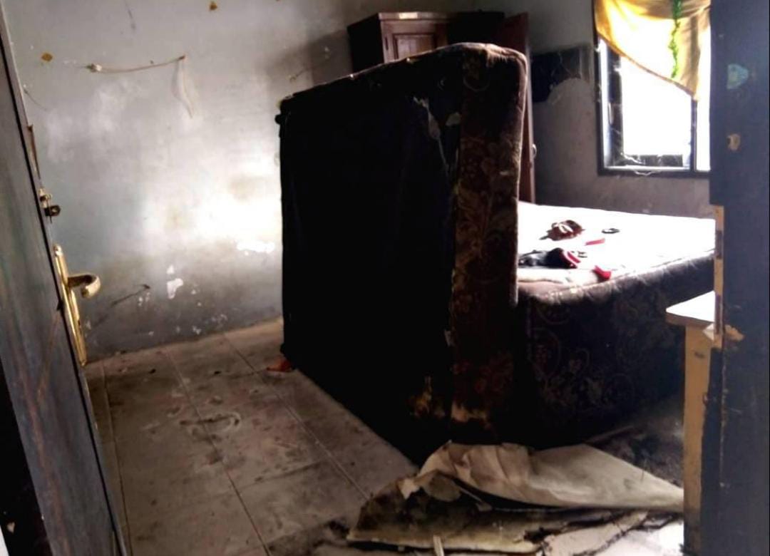 Kondisi Kamar di asrama mahasiswa Mimika di Kota Manado yang hancur dan tak terurus