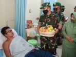 Prajurit TNI dan Pengurus Persit Kodim 1710 Mimika Jenguk Korban Teroris KKB Papua, Lantamal X Gelar Sholat Ghoib