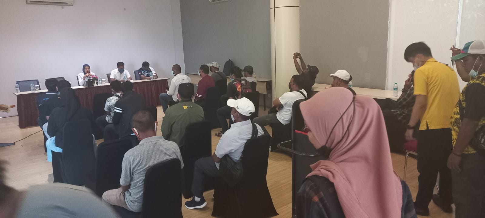 Pengurus KKST hasil Musda III melaksanakan konferensi pers di Hotel Horison Ultima.