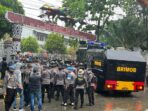 Demo Tolak DOB di Jayapura Ricuh, Mobil Rusak Dilempar Batu, Satu Anggota Polresta Dikeroyok