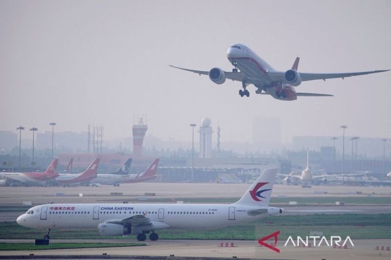 Pesawat-pesawat China Eastern Airlines dan Shanghai Airlines
