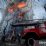 Tim penyelamat bekerja di depan bangunan apartemen yang rusak akibat serangan Rusia di Kiev, Ukraina