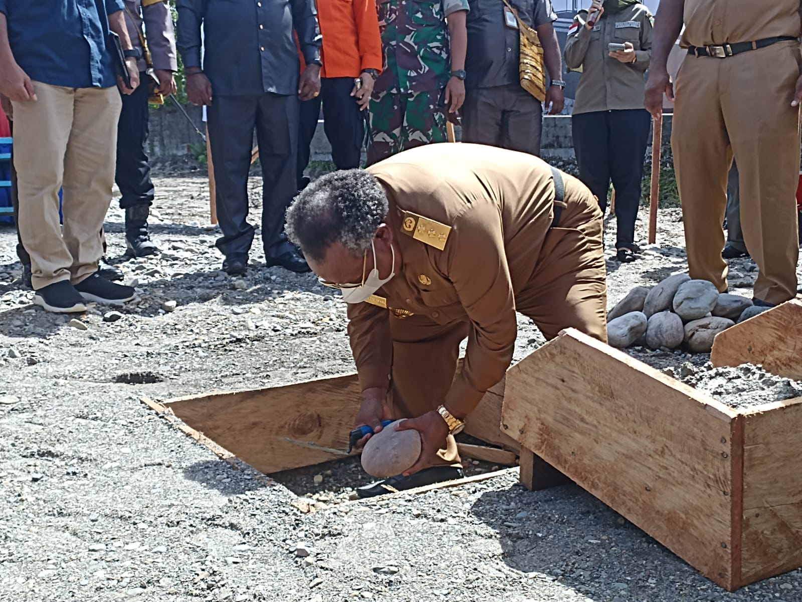 Peletakan Batu Pertama Pembangunan Satuan Transmisi Baru LPP TVRI Mimika oleh Bupati Mimika