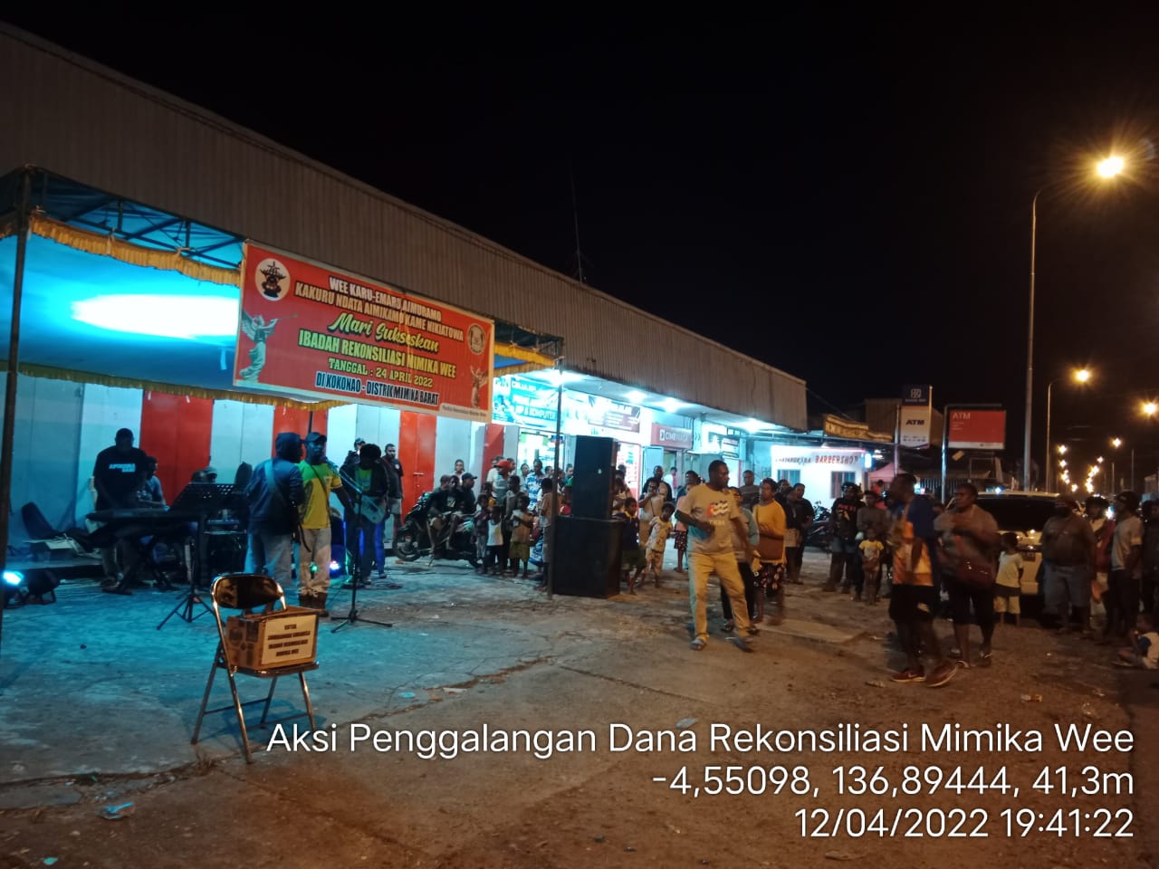 Acara penggalangan dana melalui Basar Musik di tikungan PIN Seluler.