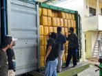 Pertama Masuk Papua, 26.400 Liter Minyak Curah Tiba di Jayapura, Bisa Dinikmati Masyarakat Usaha Industri Kecil