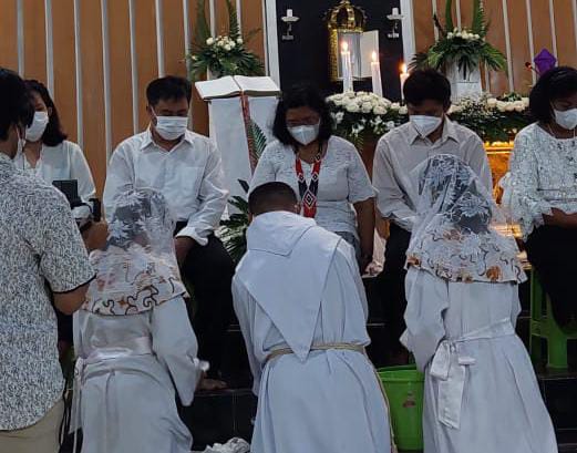 Upacara pembasuhan kaki di Gereja Katolik St Stefanus Sempan