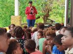 Murid Belajar di Hutan Mangrove, Dukung Pendidikan Cinta Alam, PLN Salurkan Bantuan Kepada Sekolah Alam Paradise Merauke