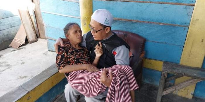 Ibu Setengah Baya Ditemukan Tidak Bergerak di Kamar Kos, Kosap Evakuasi ke RSMM, Tunggu Respon Kerukunan